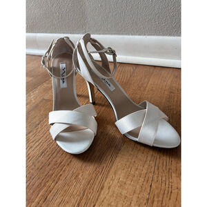Nina New York White Ankle Strap Heels Size 8M Wedding Heels NEW